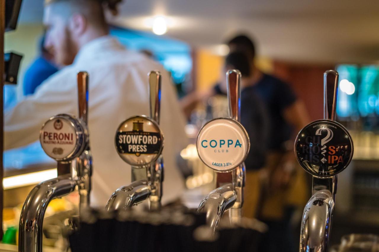 ホテル The Swan, Streatley, Berkshire エクステリア 写真