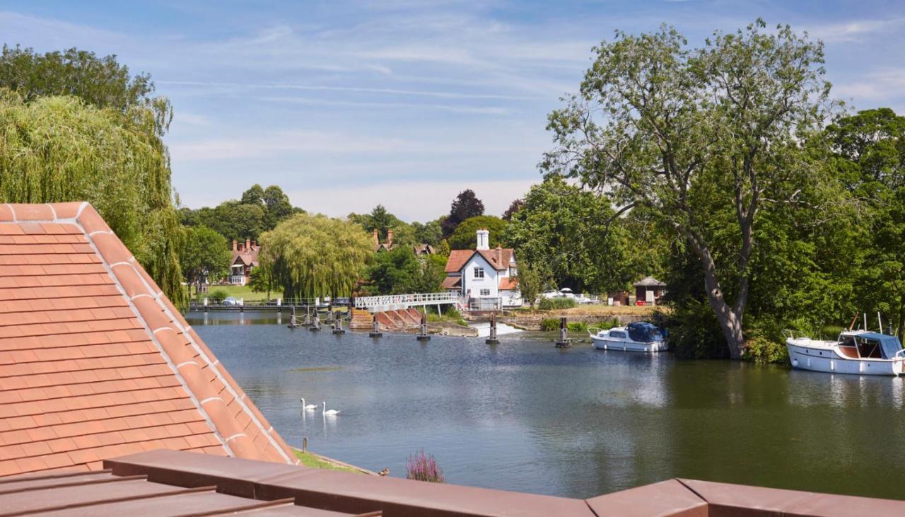 ホテル The Swan, Streatley, Berkshire エクステリア 写真