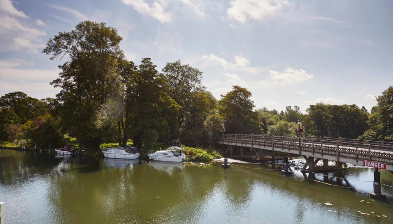 ホテル The Swan, Streatley, Berkshire エクステリア 写真